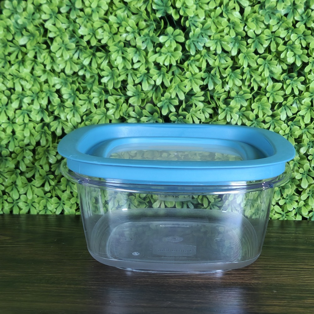 Rubbermaid Premier 5 Cup 1.2L Food Storage Container Clear Tritan Blue Lid USA
